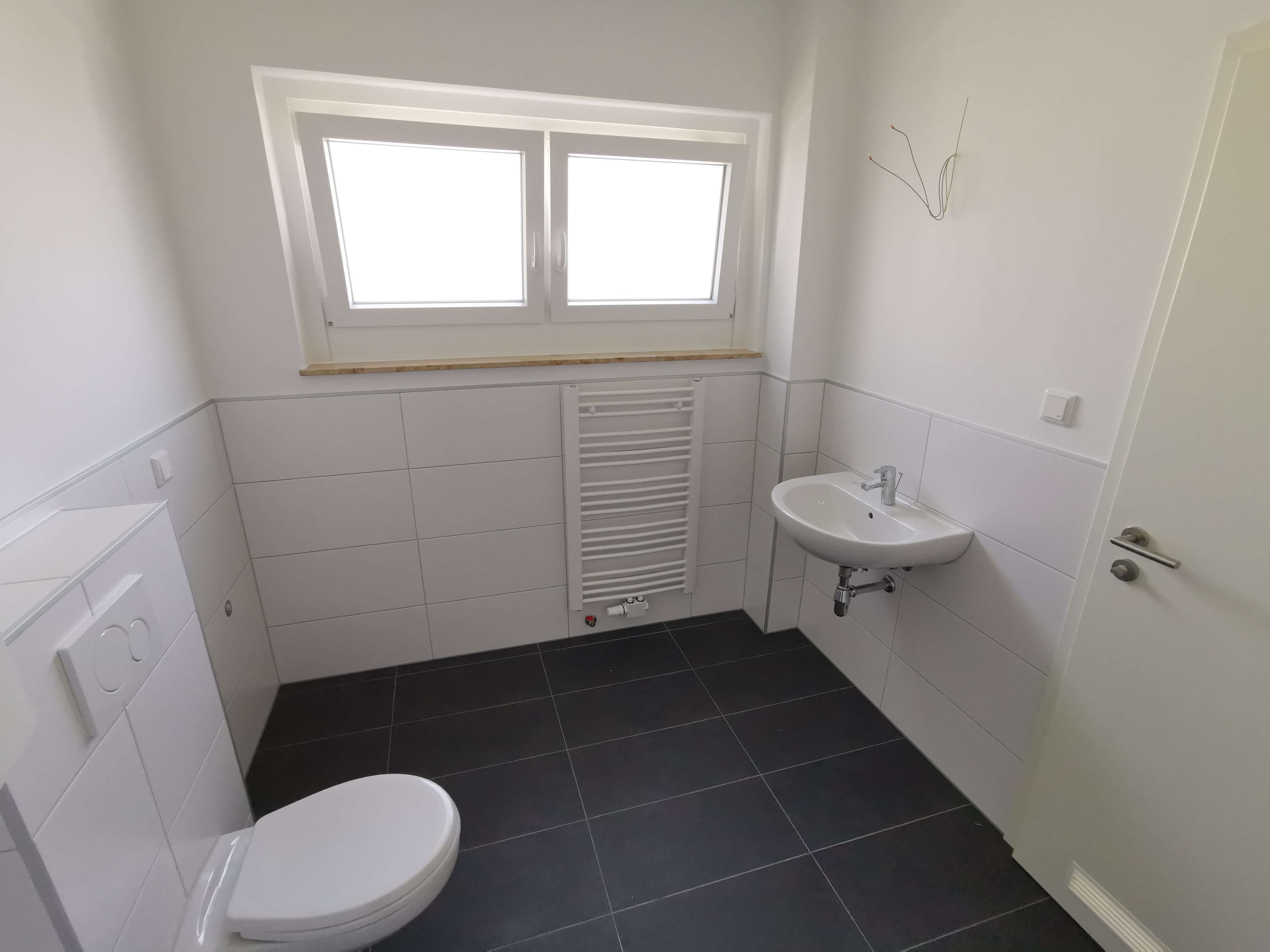 Saniertes Badezimmer mit neuer Heizung