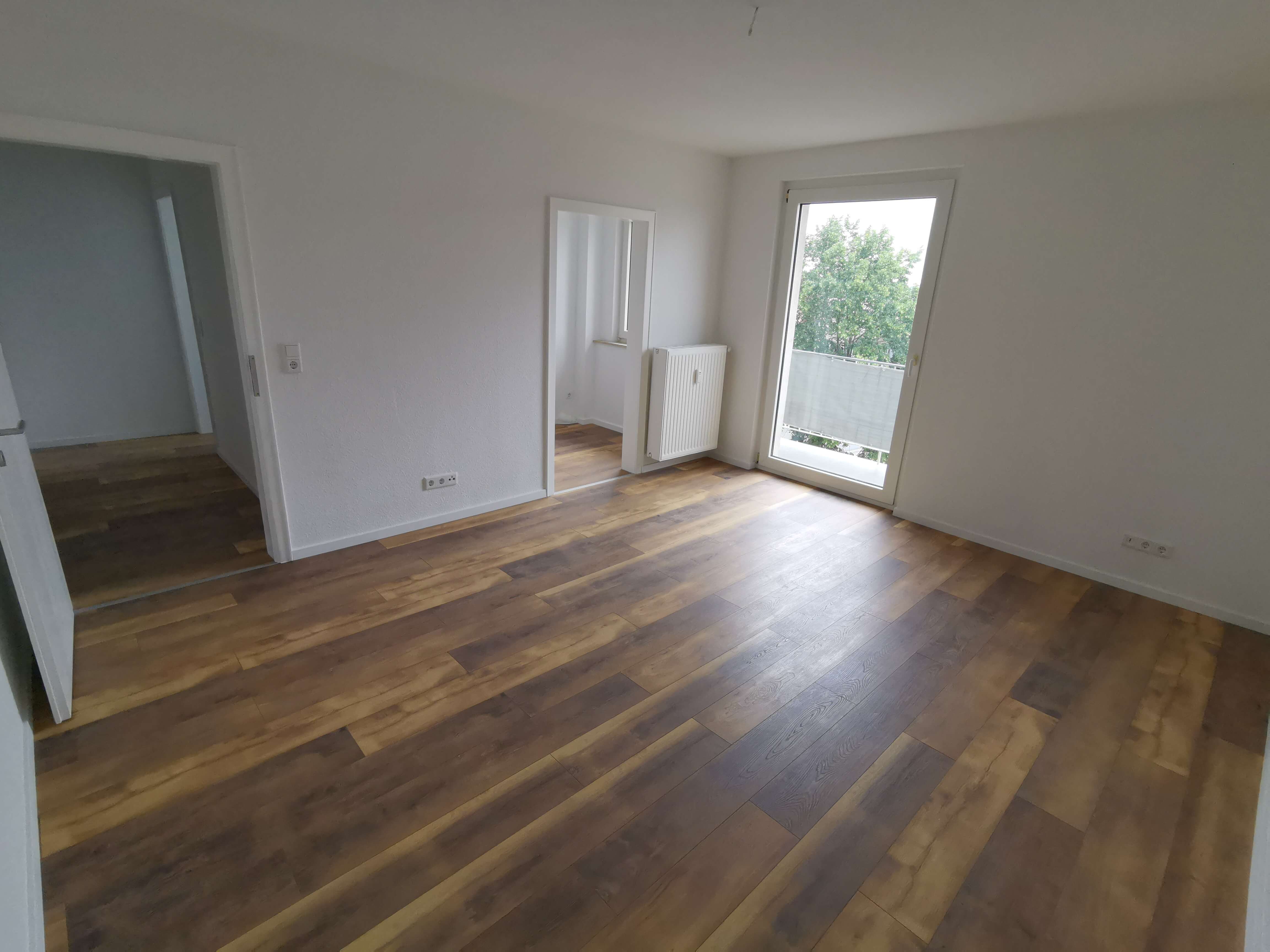 Wohnzimmer mit Balkon nachher